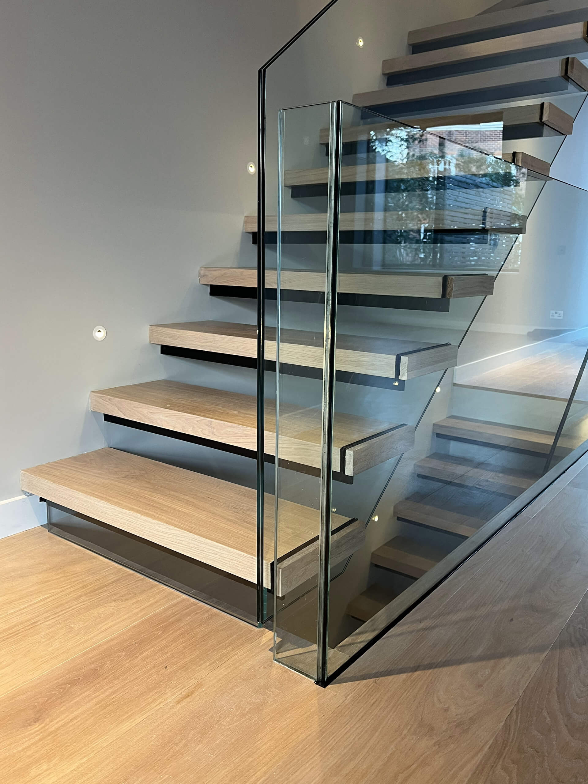 Floating Staircase With Frameless Glass Balustrade And Light Brown Oak Treads (4)