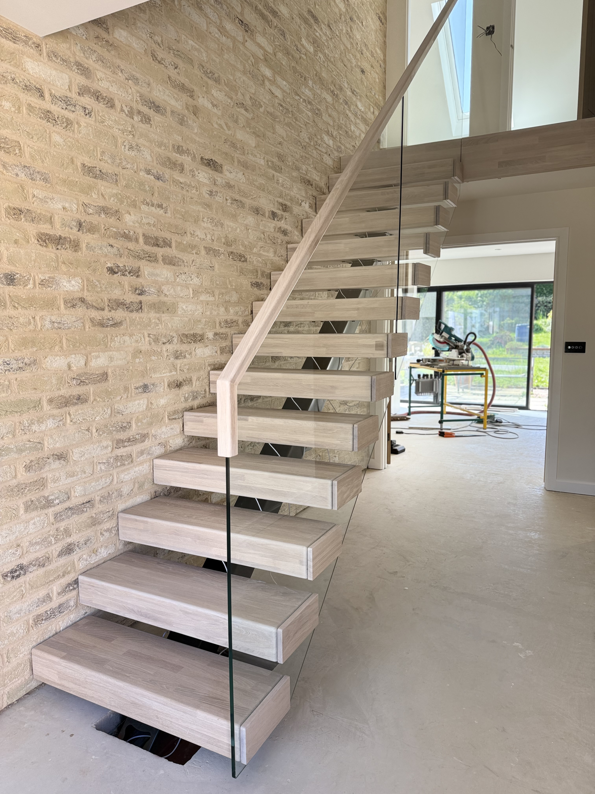 Central Spine Staircase With Frameless Glass Balustrade And Light Brown Timber Treads (6) Central Spine - DDC London