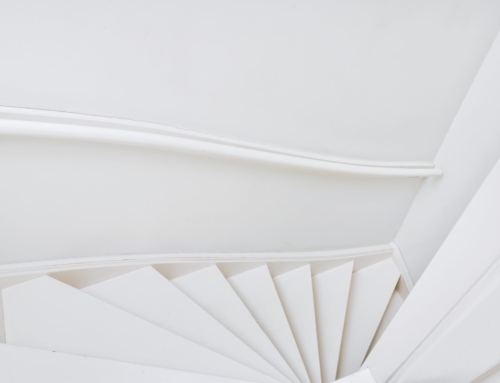 What’s the minimum width of a staircase?